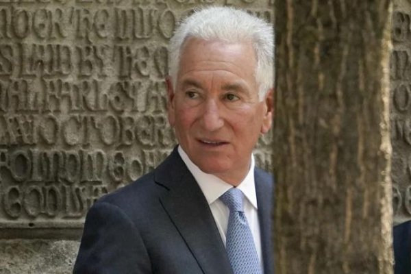维嘉优配平台 马克龙的反击：硬刚美、以、意三国